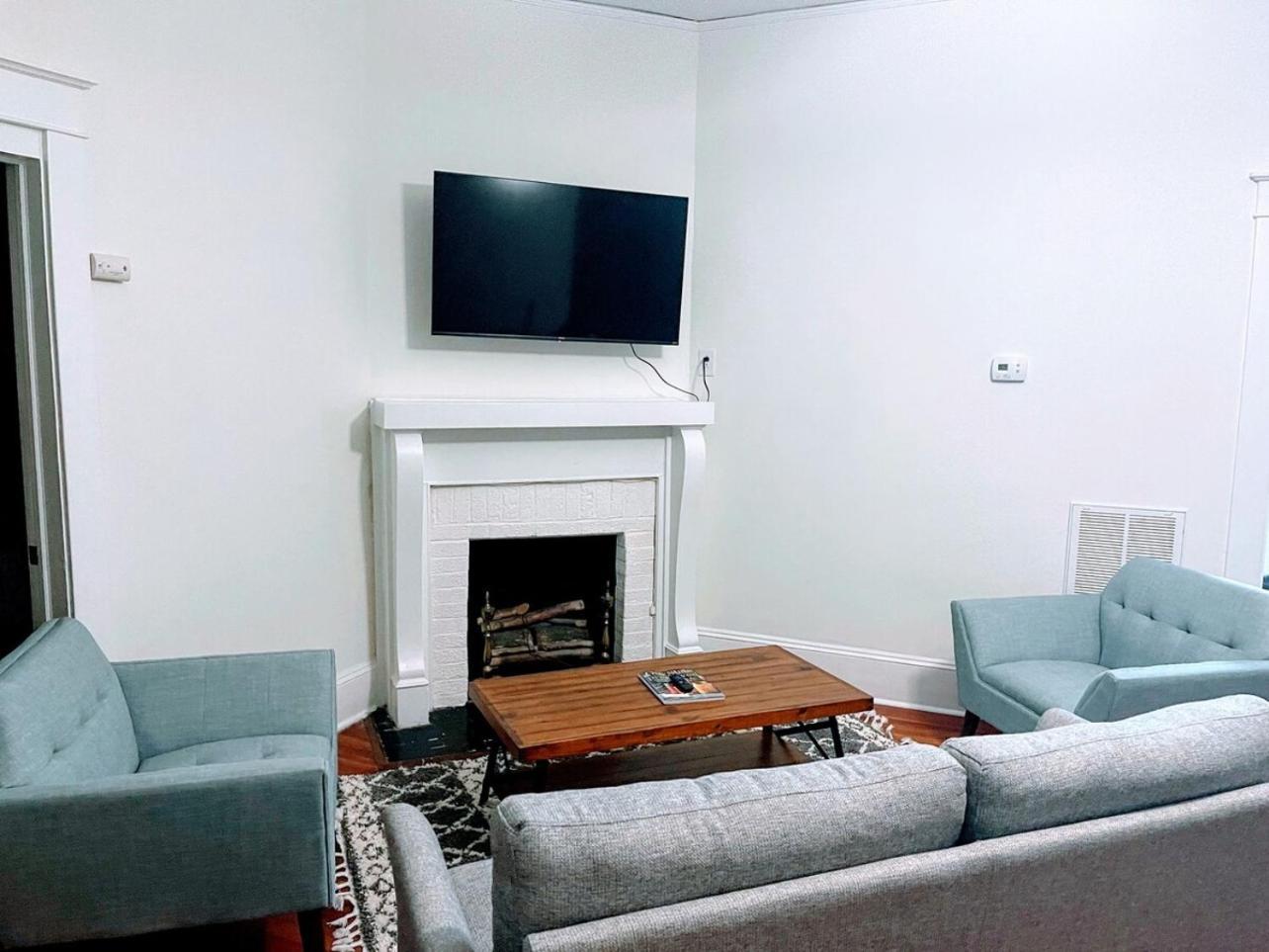 Holiday home Walk To Duke Campus! 3 Bedroom In Trinity Park! *