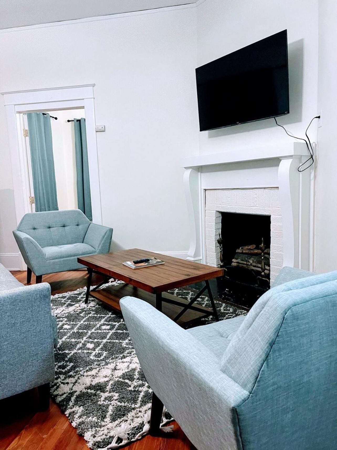 Holiday home Walk To Duke Campus! 3 Bedroom In Trinity Park! *